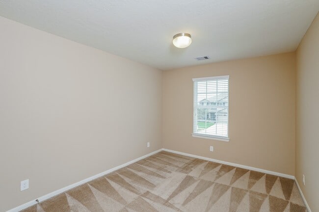 Building Photo - 3 Garden Ridge Ct