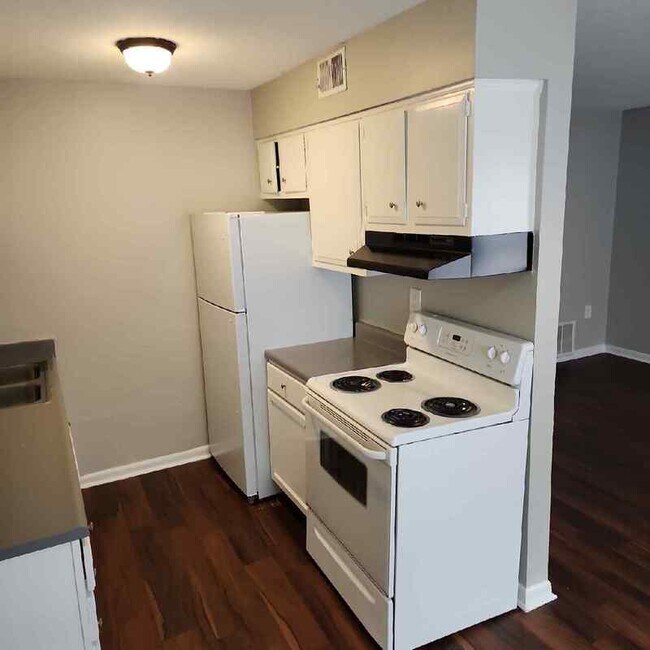 Building Photo - 4902 Saddlebrook Ln