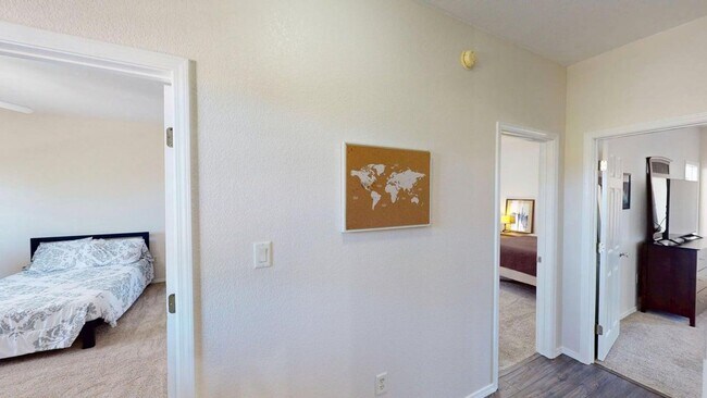 Building Photo - 3-Bedroom/2.5-Bathroom in Alamogordo, NM