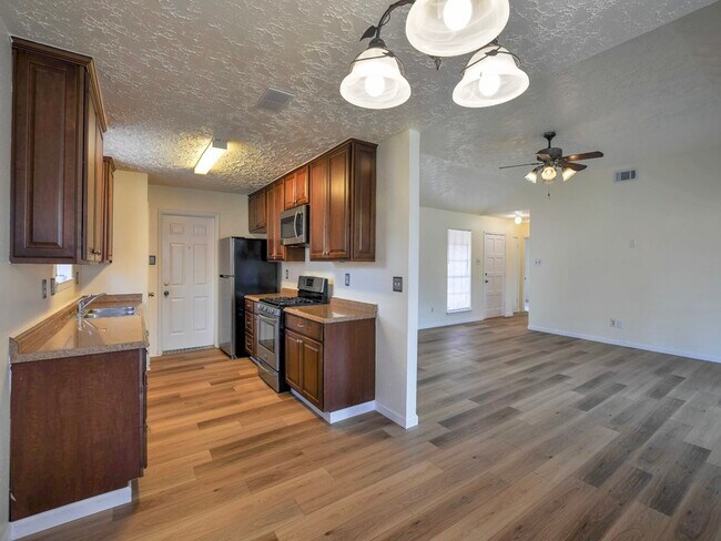 Building Photo - 1934 Feather Ridge Dr