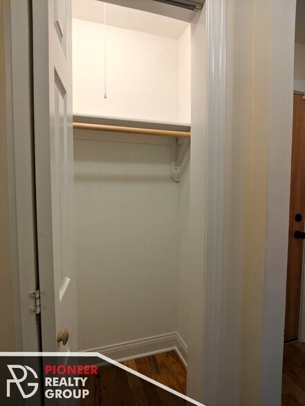 Building Photo - 557 W Arlington Pl