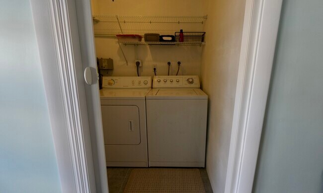 Building Photo - 3693 NE 20th Ave