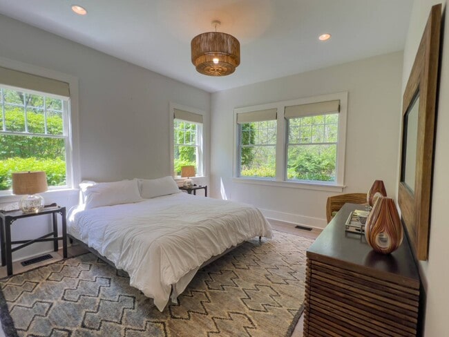 Building Photo - 118 Water Mill Towd Rd