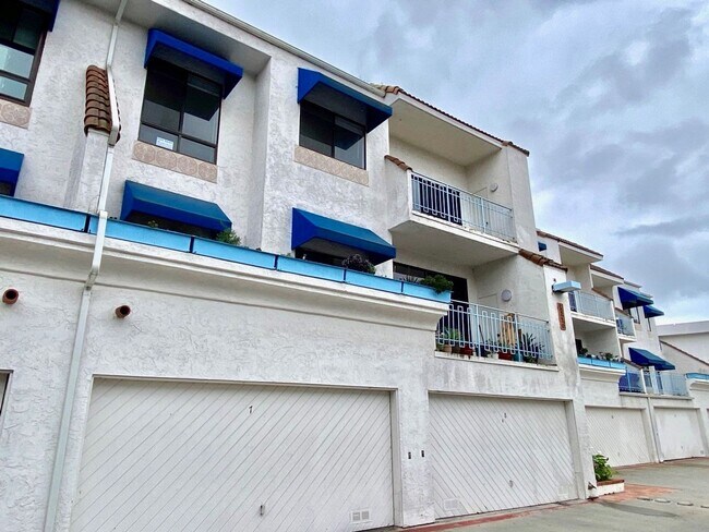 Building Photo - FOR RENT 2BR/2BA 900 SF Charming Renovated Condo In UTC