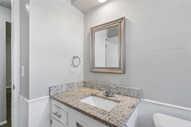 Building Photo - 4008 SE 46th St