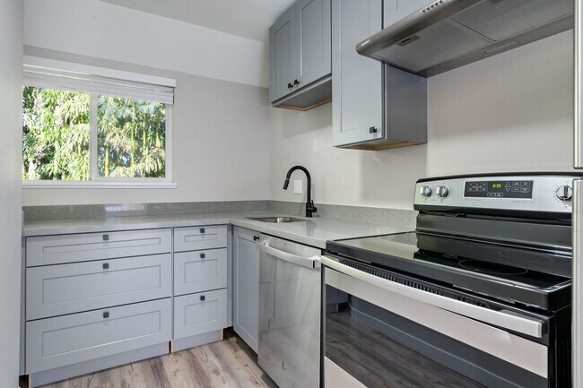 Building Photo - Beautifully remodeled 3BR in Gresham. 1/2 off first months rent!