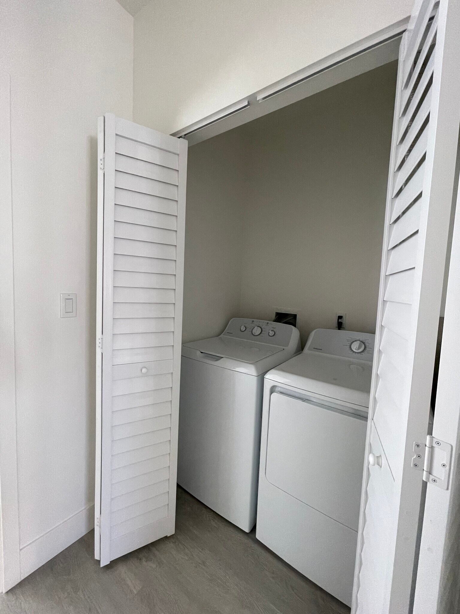 Laundry - 11308 Emelita St
