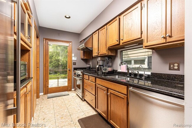 Building Photo - 328 George St