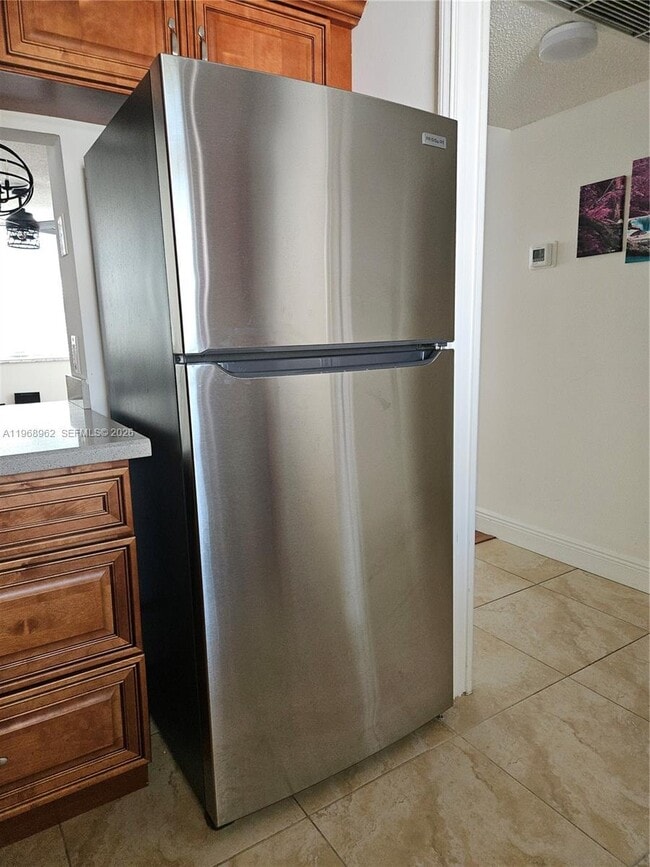 Building Photo - 9441 Live Oak Pl