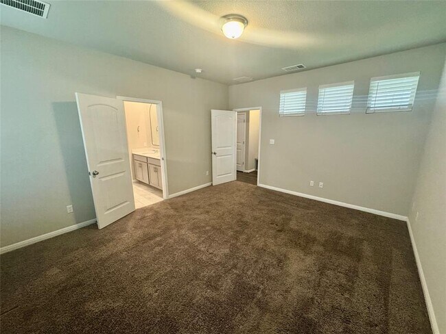 Building Photo - 112 Buckthorn Dr