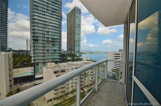 Building Photo - 480 NE 30th St