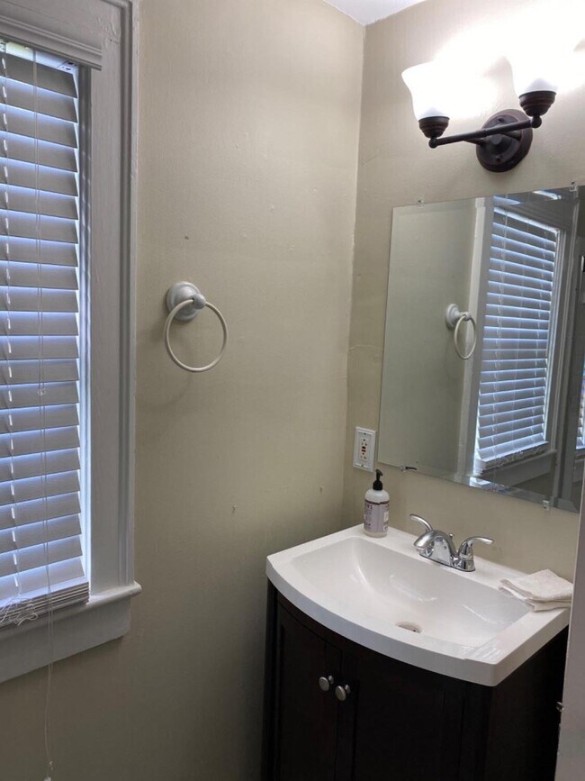 Building Photo - 318 Arcadia Park