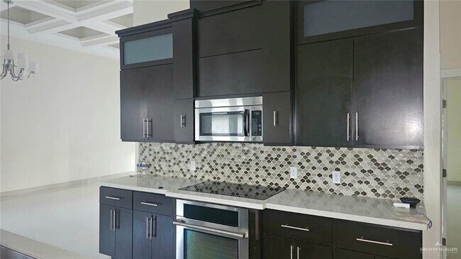 Building Photo - 13 Gran Via St