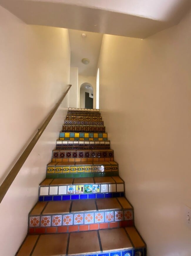 Building Photo - 6636 Del Playa Dr