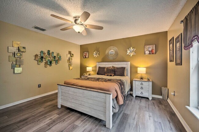 Building Photo - 407 Samuel St