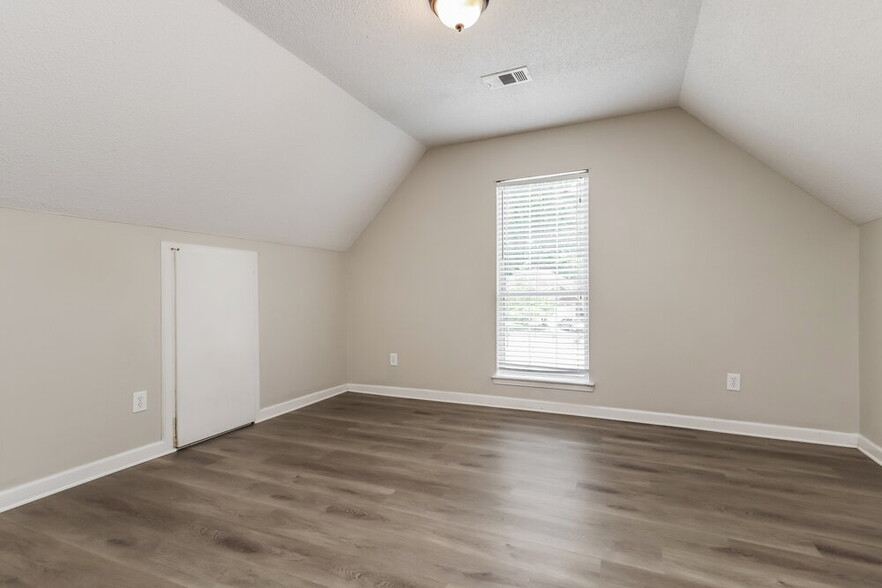 Building Photo - 105 Braelinn Creek Path