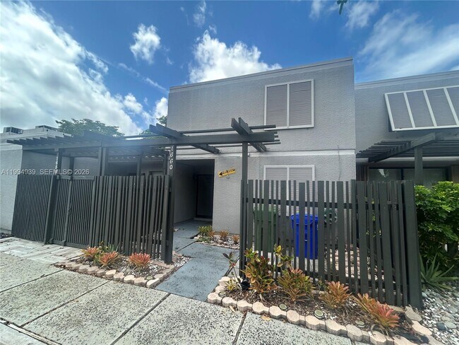 Building Photo - 1660 NW 113th Way