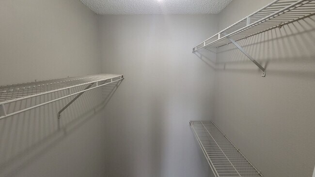 Building Photo - Gated, Updated 2 bedroom, 1 bath Condo in ...