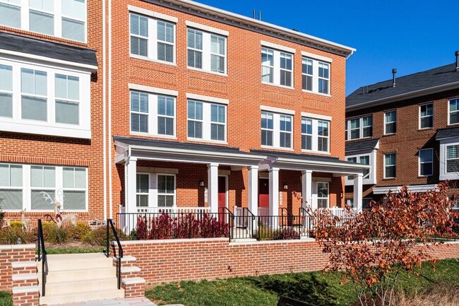 Building Photo - Beautiful Four Bedroom Abode in Brookland/...