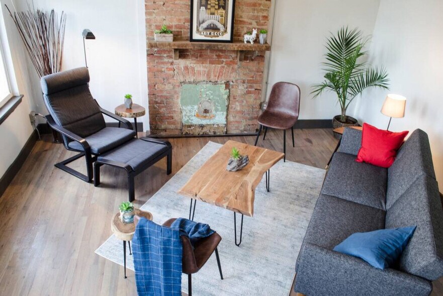 Building Photo - 1424 Pleasant St