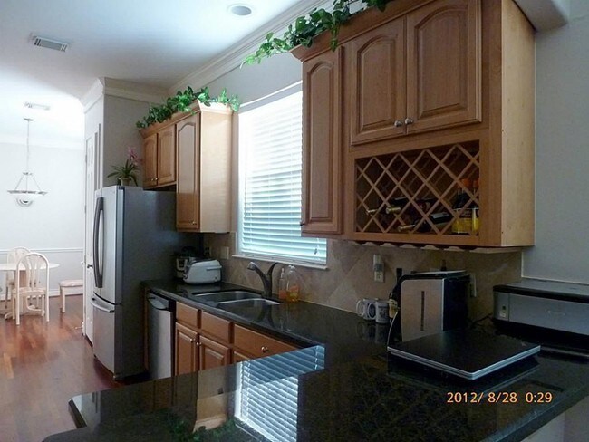 Building Photo - 5626 Dolores St