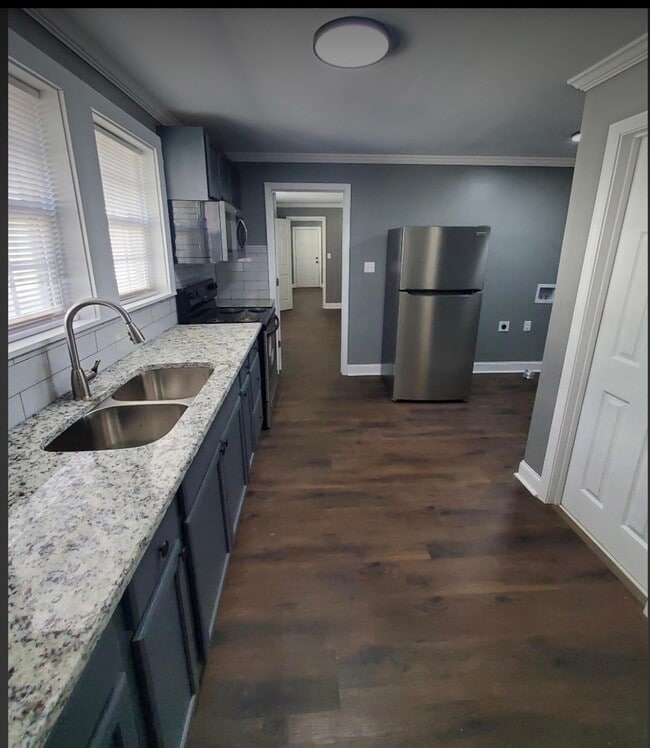 Building Photo - 528 Manchester St SE