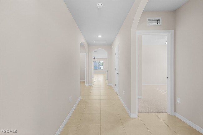 Building Photo - 616 Posadas Cir