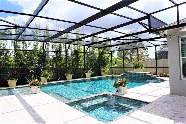 Building Photo - Orchard Hills 6 bed / 3.5 Bath - Partially Furniushed
