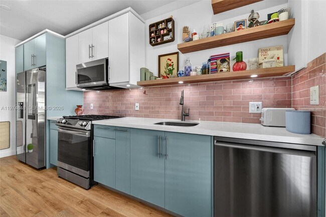 Building Photo - 8600 Byron Ave