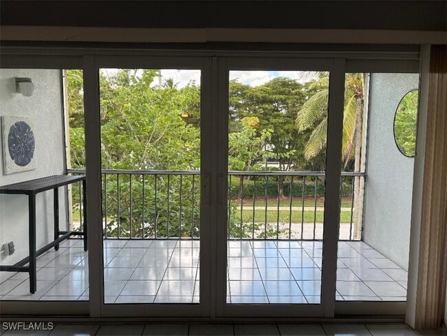 Building Photo - 900 8th Ave S