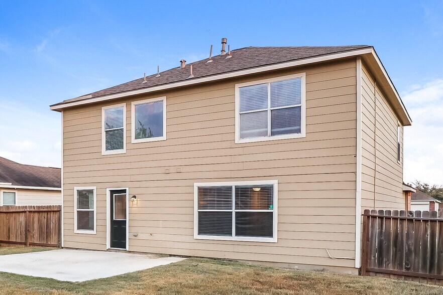 Building Photo - 8715 Sunset Pond Dr