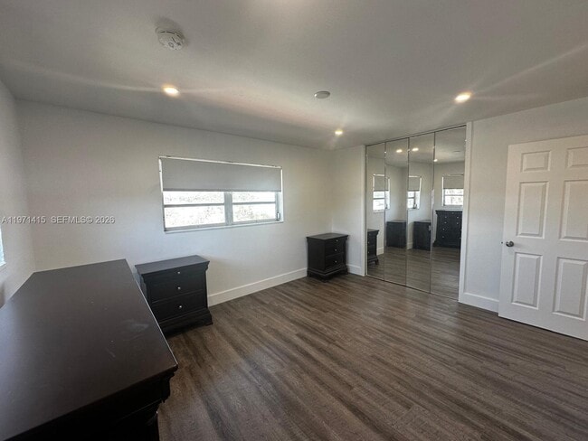 Building Photo - 770 NE 128th St