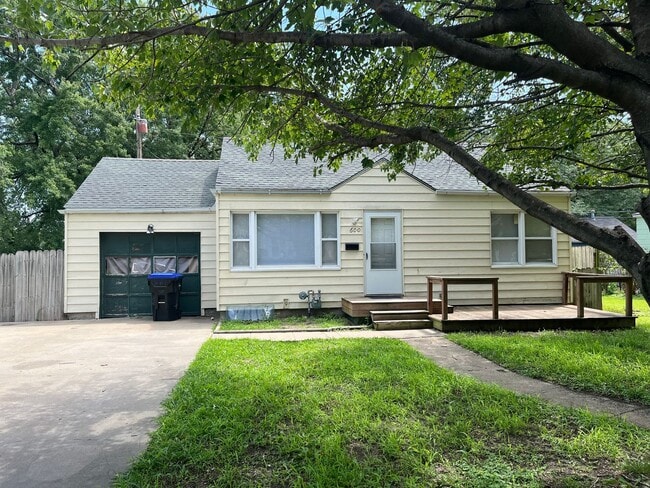 Building Photo - 600 SW Webster Ave