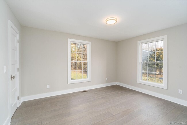 Building Photo - 970 Village Ln