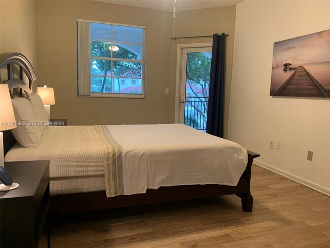 Building Photo - 3235 NE 184th St