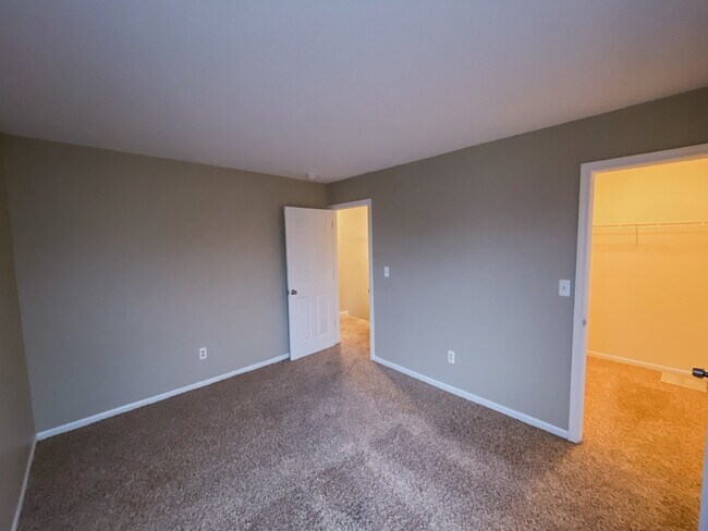 Building Photo - Welcome home to this charming 4-bedroom, 2.5-bath home in Noblesville!