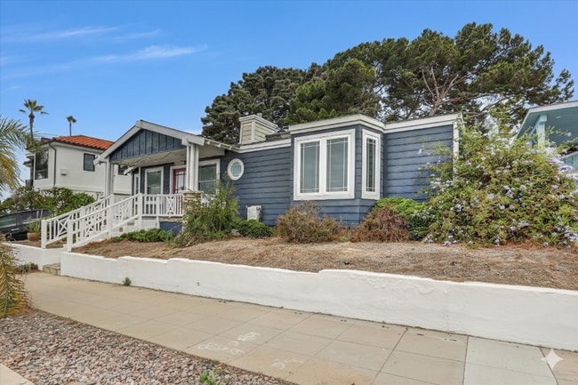 Building Photo - 3335 Riviera Dr