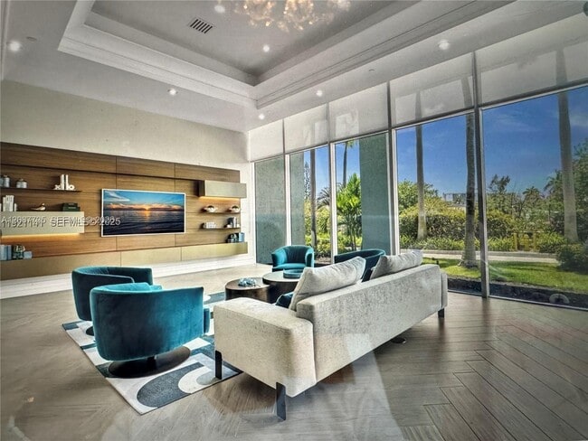 Building Photo - 16500 Collins Ave