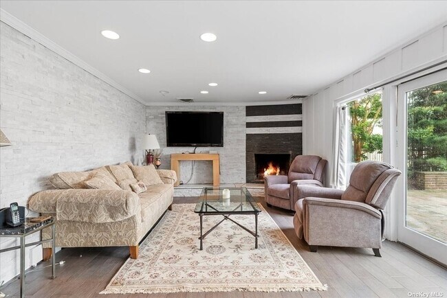 Building Photo - 131 Bayside Dr