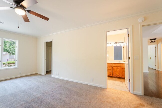 Building Photo - Charming 3 Bedroom, 2 Bathroom home! Call 501-922-9997 to set up a showing today!
