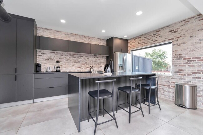 Building Photo - 2683 Blodgett St