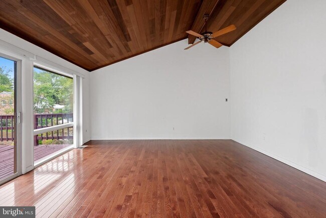 Building Photo - 8811 Burbank Rd