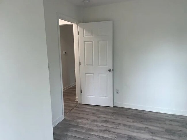 Building Photo - 3 Bedroom 2 Bathroom