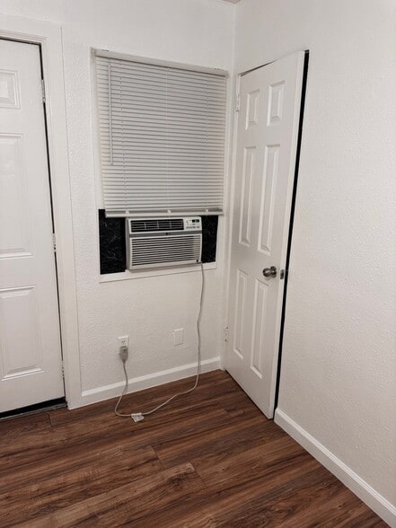 Building Photo - 8557 Juniper Ave