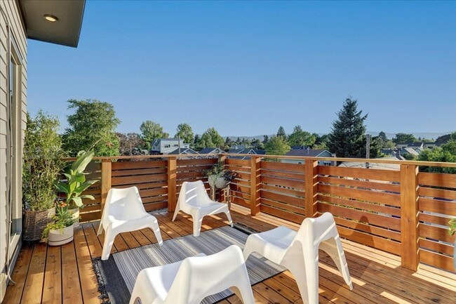 Building Photo - $500 off first month's rent! Spacious, light-filled 4-bdrm/3.5-bath home w/ roof deck