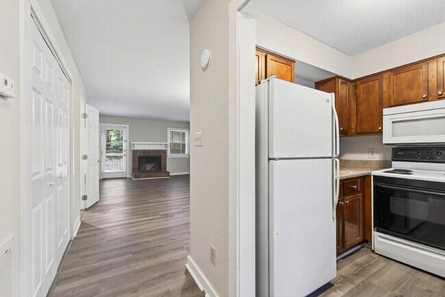 Building Photo - 5541 Kaplan Dr
