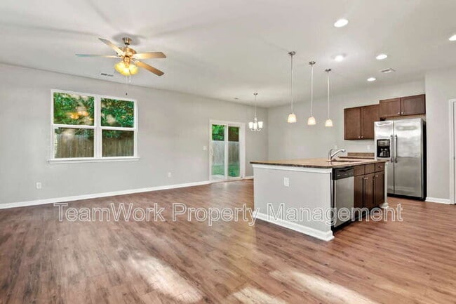 Building Photo - 145 Stoney Creek Way
