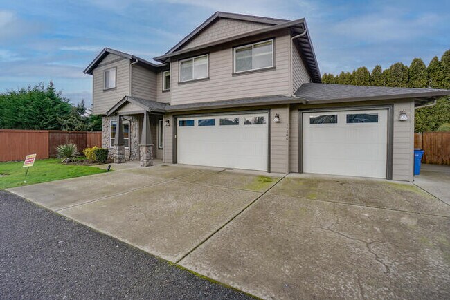 Building Photo - BEAUTIFUL FOUR BEDROOM HOME IN VANCOUVER