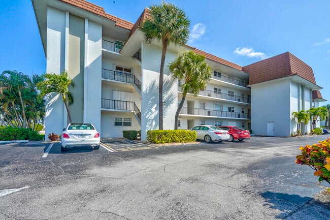Building Photo - 410 Wilma Cir