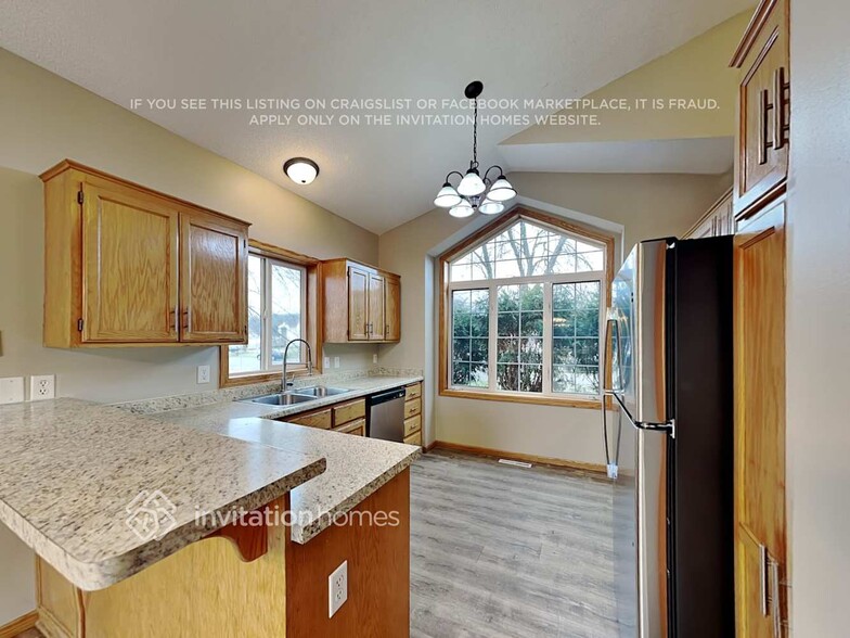 Building Photo - 2617 Edinbrook Terrace